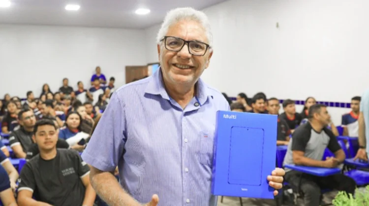 Prefeito de 61 anos morre após passar mal dentro de igreja