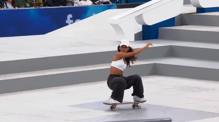 Rayssa Leal estreia em 2026 com vaga na final da SLS em Sydney