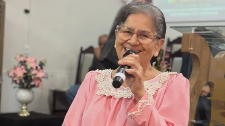Quem era Sara Araújo, cantora gospel que morreu após cirurgia de emergência