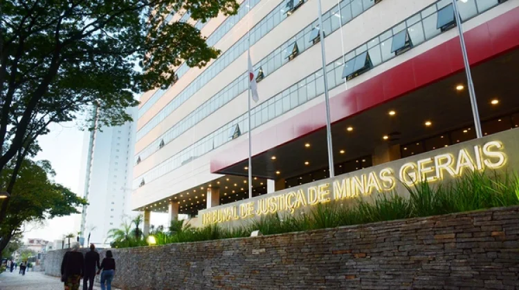 Justiça anula justa causa de trabalhador demitido após exceder jornada em quatro minutos