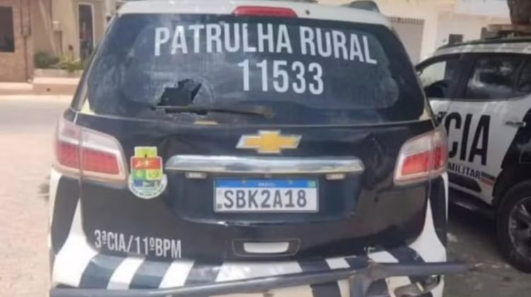 Sob ameaça de morte, homem depreda viatura e tenta atacar delegacia em ponto turístico do Ceará